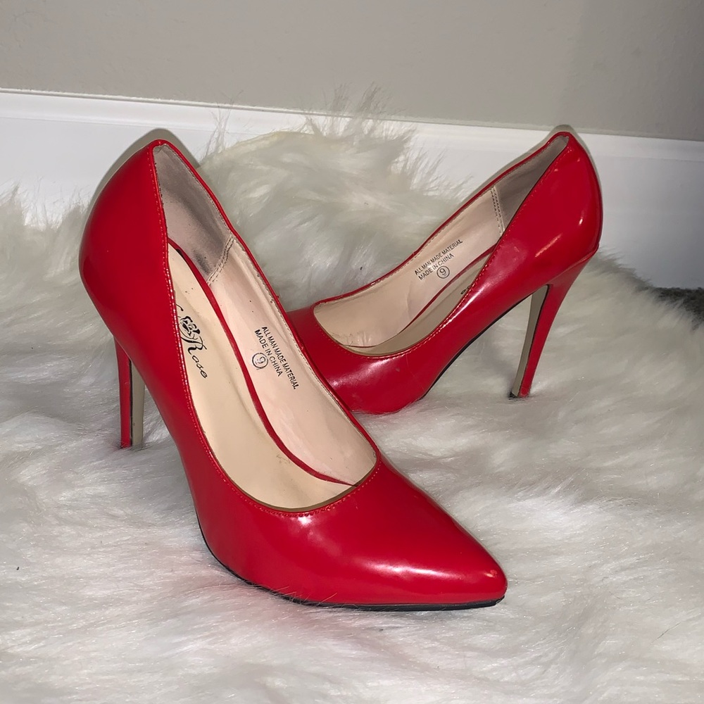 RED LEATHER PUMPS / HIGH HEELS